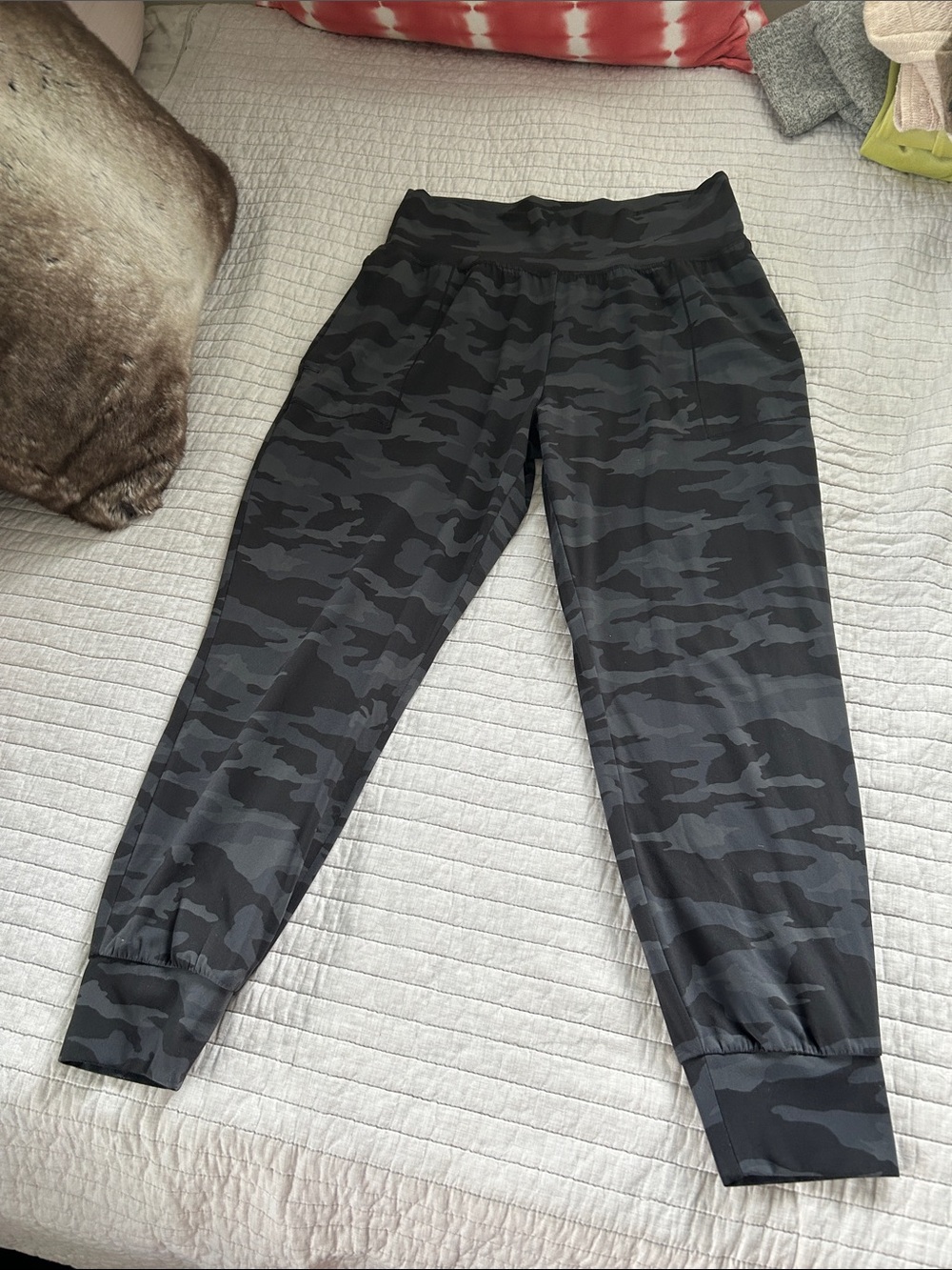 Athleta Salutation camo, gray, black jogger nylon comfy high rise pants L - Picture 2 of 12